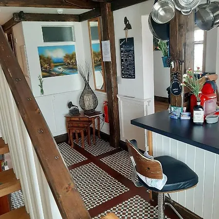 Cosy In With Balcony 32 M² View
