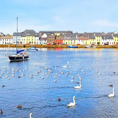 Cosy In With Balcony 32 M² View Galway